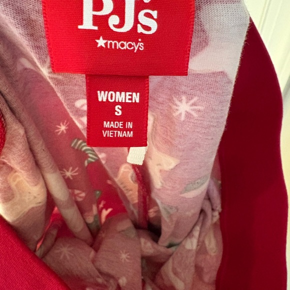 Macy's Red Holiday Christmas Pajama Set - Picture 5 of 6